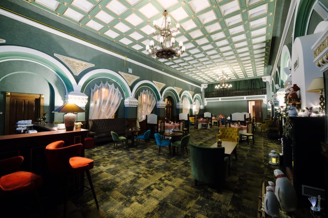 Hotel La Belle Epoque Petroşani エクステリア 写真