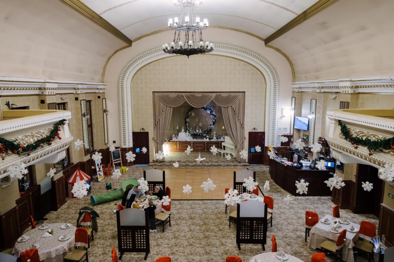Hotel La Belle Epoque Petroşani エクステリア 写真